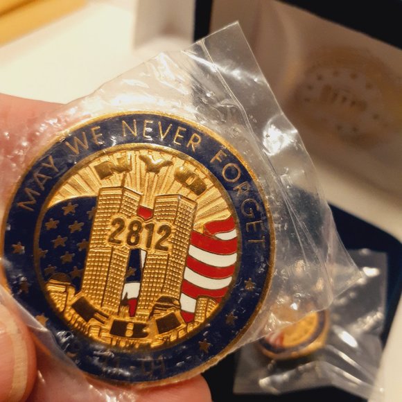 FBI DEPARTMENT OF JUSTICE 1.75" CHALLENGE COIN & FBI DOJ .75" LAPEL~ HAT PIN - Picture 4 of 9